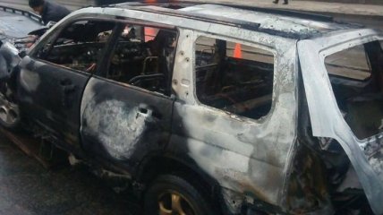 В ДТП в Харькове загорелась легковушка