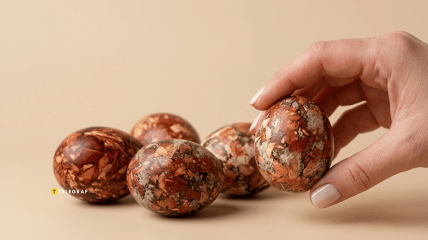 Фарбовані яйця на Великдень