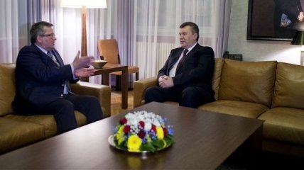 Янукович обсудил с Коморовским украинскую евроинтеграцию 
