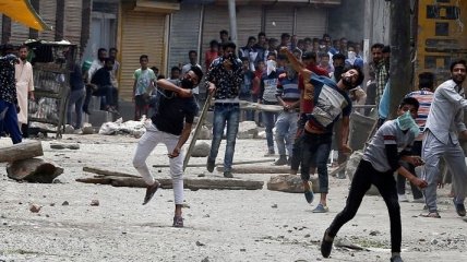 Семь силовиков ранили во время вероятной атаки повстанцев в Кашмире