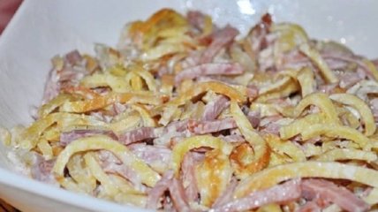 Салат с копченой курицей и блинами "Состанзиале"