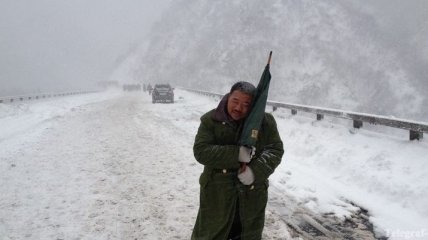 В КНР закрыли шоссе и школы из-за снегопадов