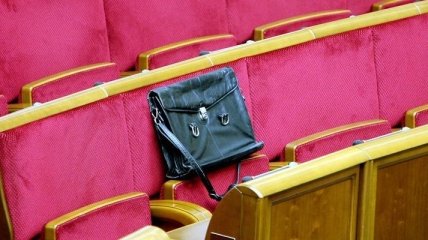 Депутатам вернули ВИП-льготы