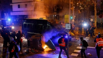 В Барселоне у стадиона "Камп Ноу" вспыхнули беспорядки: есть задержанные 