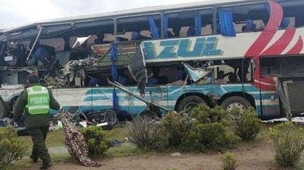 В Боливии автобус с футболистами упал в пропасть, много погибших 