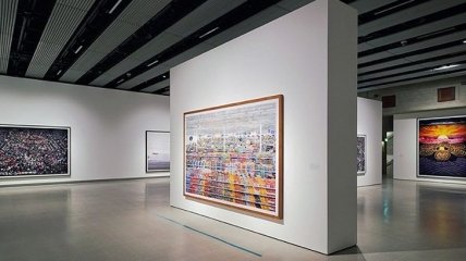 Галерея Hayward Gallery организовала выставку работ фотографа Андреаса Гурски