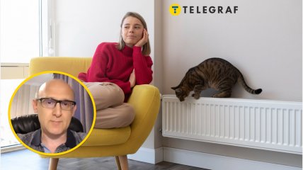 Девушка с кошкой возле батареи