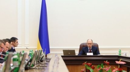 Яценюк: В 2014 году нужно стабилизировать экономику Украины