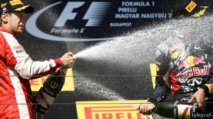 "Я даже запаниковал": Гонщик F1 рассказал, как едва не задохнулся на подиуме