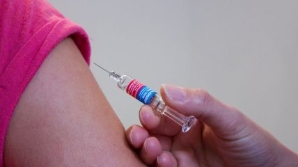 Минздрав: Вакцинацию населения следует продолжать даже во время эпидемии COVID-19