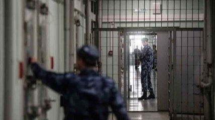 Россия удерживает за решеткой почти сто человек по "крымским делам"
