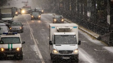 В Киеве из-за снега произошло почти 300 ДТП