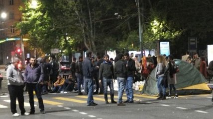 Демонстранты в Ереване ворвались в здание Общественного радио