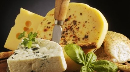 Как правильно употреблять сыр с плесенью