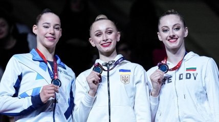 Виктория Оноприенко выиграла финал в упражнениях с обручем