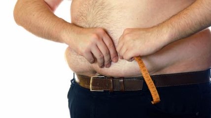 Названа неожиданная причина ожирения у мужчин 
