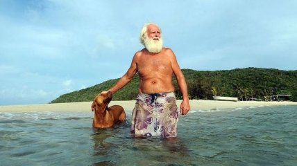Один на острове: экс-миллионер, который 20 лет прожил как Робинзон (Фото) 