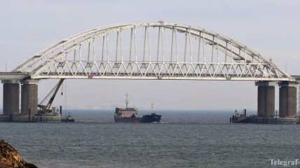 В Керченском проливе пылают два судна
