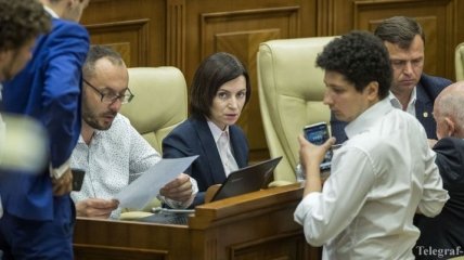 Политический кризис в Молдове: Россия признала правительство Санду 