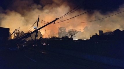 В Японии после мощного землетрясения начались масштабные пожары (фото)