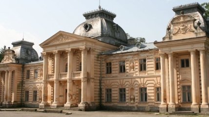 Кабмин передал в собственность территориальной общины дворец Бадени