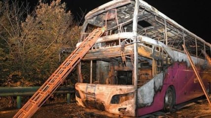 Китай: в результате пожара автобуса погибло 26 человек