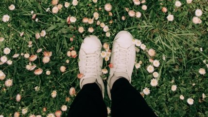 Белые кроссовки - must have весны и лета