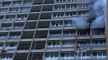 В Киеве в многоэтажном офисном здании "Киевпроекта" возник пожар (Фото и видео)