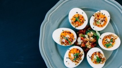 Фаршированные яйца: идеи вкусных начинок (ФОТО)