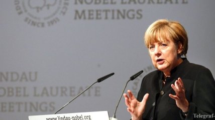 Меркель обеспокоена ситуацией вокруг "гумконвоя" РФ