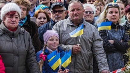 Кому больше всего доверяют украинцы, а кому совсем не верят