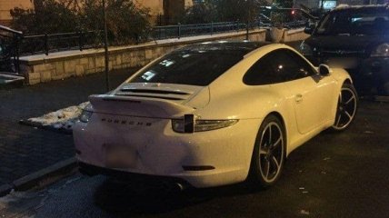 Девушка эффектно попрощалась с бывшим: в Киеве из-за "минирования" Porsche перекрыли улицу (фото)