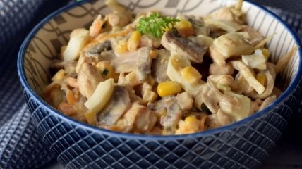 Салат получается очень красивым и ярким