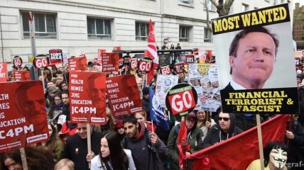 Тысячи британцев вышли на протест против Кэмерона