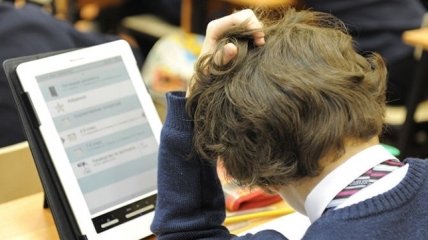 Дискуссия в соцсети: нужны ли школьникам электронные учебники