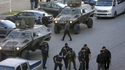 Злоумышленник, захвативший заложников в Грузии, направляется в сторону Абхазии