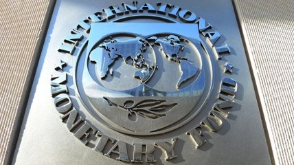 Украина запросила у МВФ изменения графика перевода траншей