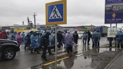 На Київщині мешканці села блокували Одеську трасу