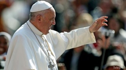 Папа Франциск пообедал с тысячами бедняков
