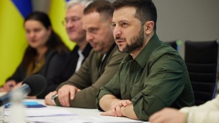 Зеленский посетит авиабазу, где учатся украинские пилоты
