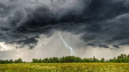 Україну сьогодні накриє градом і шквальним вітром: яким регіонах чекати поганої погоди