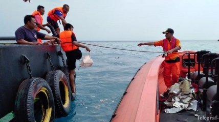 Катастрофа Боинга в Индонезии: спасатели обнаружили место крушения (Фото, видео)