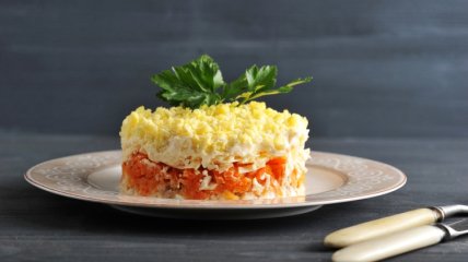 Салат из куриной печени и риса