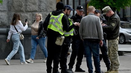 В Одесі чоловік на камеру похвалився як "відбивався" від ТЦК: виправдання на себе чекати не змусили (відео)