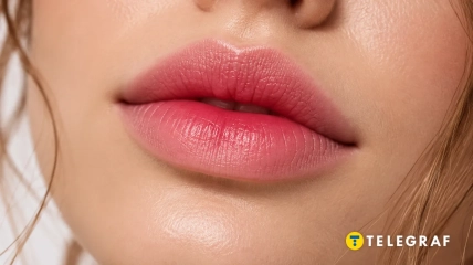Макияж губ с легким эффектом сияния