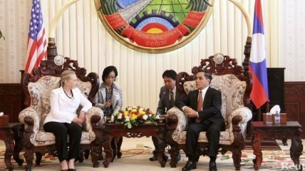 Госсекретарь США впервые за 57 лет посетила Лаос