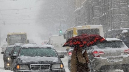 В Хмельницкой области автомобили застревали в снежных сугробах   