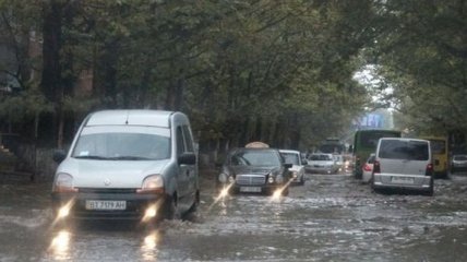 Потоп в Херсоне: улицы превратились в реки