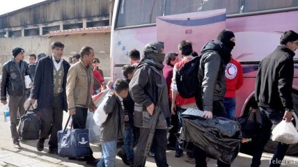 В Сирии возобновили эвакуацию гражданских лиц