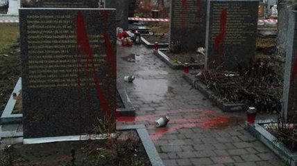 Полиция возбудила дела за надругательство над памятниками на Львовщине